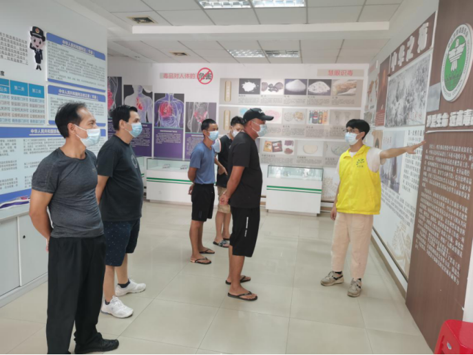 阜沙鎮(zhèn)禁毒信息〔2022〕第224期-- 弘揚(yáng)禁毒精神，筑牢禁毒防線-阜沙鎮(zhèn)組織群眾參觀禁毒教育基地