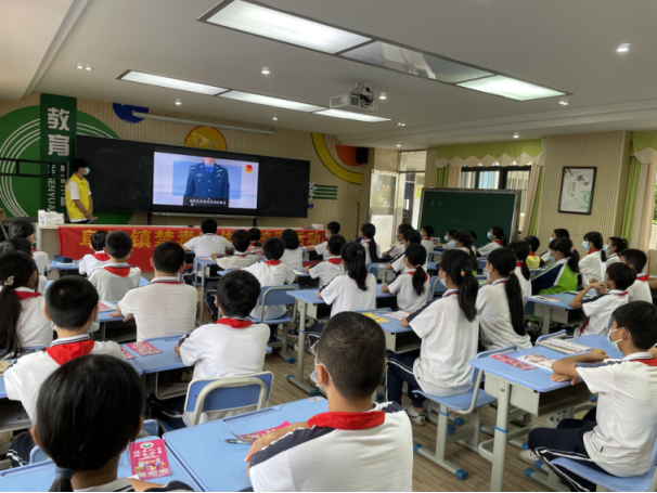 阜沙鎮(zhèn)禁毒信息〔2022〕第260期--【禁毒攻堅(jiān)】“護(hù)航青春助成長”—阜沙羅松小學(xué)開展禁毒宣講活動