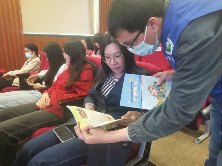 阜沙鎮(zhèn)禁毒信息〔2023〕第79期--阜沙鎮(zhèn)開展禁毒宣講進(jìn)廠企活動(dòng)（2023.3. 27）374.p