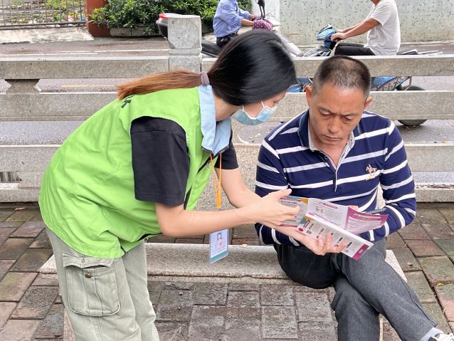 三鄉(xiāng)鎮(zhèn)開展“禁毒宣傳進公園，人人參與共防毒”活動圖片1.JPG
