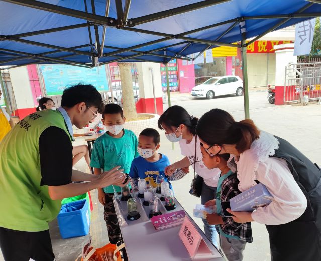 三鄉(xiāng)鎮(zhèn)開(kāi)展“親子游園樂(lè)融融，大手小手齊禁毒“宣傳活動(dòng)圖片3.jpg