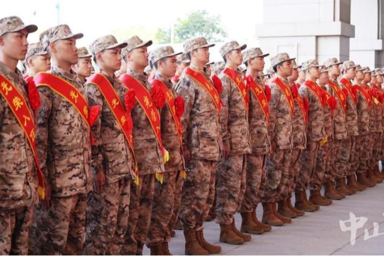 青春披甲赴軍營！中山歡送數(shù)百新兵入伍